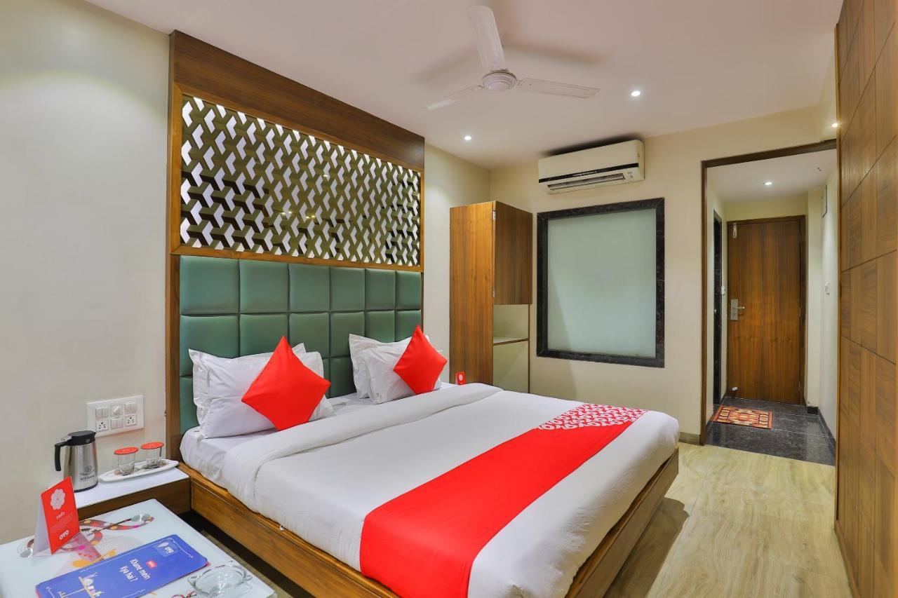 Oyo 1389 Hotel Relax Inn Surat Exterior photo
